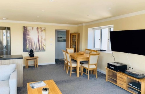 Weston-super-Mare Apartment | Inviting 2 Bedroom Apartment with Oceanfront Views