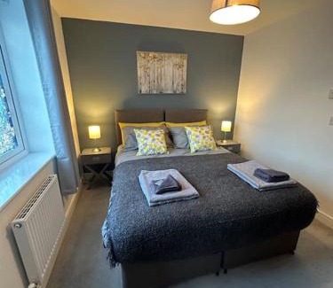 Bletchley House | Cozy 3-Bed Retreat with Convenient Parking for Families
