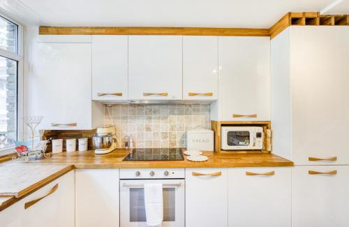 Ferndale House | Inviting 4 Bedroom House in Brixton - Family Friendly Stay