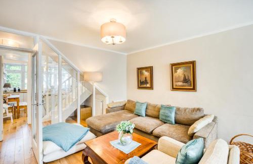 Ferndale House | Inviting 4 Bedroom House in Brixton - Family Friendly Stay