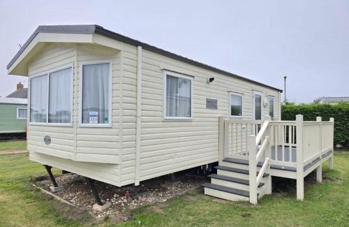 Louth House | Homely 4 Berth Caravan For Hire In Lincolnshire At Sunnydale, Ref 35122S