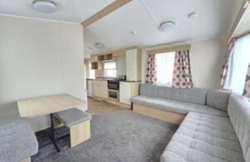 Louth House | Homely 4 Berth Caravan For Hire In Lincolnshire At Sunnydale, Ref 35122S