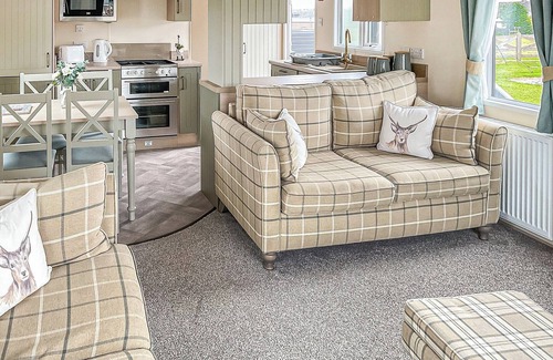 Laurencekirk Ski Chalet | Stylish Holiday Home with Private Hot Tub & Spa Amenities
