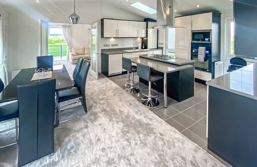 Laurencekirk Ski Chalet | Stylish Holiday Home with Private Hot Tub & Spa Amenities