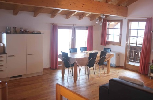 Saas-Fee Ski Chalet | Sunny 3-Bedroom Chalet with Hot Tub & Ocean View Retreat