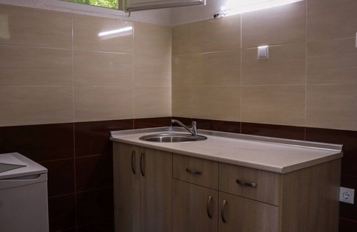 Kamena House | Cozy Bungalow Perfect for 2 or 3 with Great Amenities