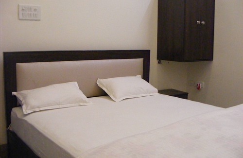 Amer Fort Road Hotel | Comfortable Hotel Getaway for Groups and Families