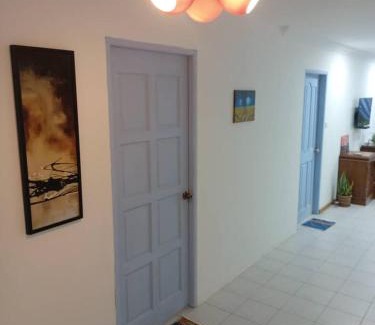 Kuching Apartment | Cozy Getaway: 2B Flat in Kuching - Pet & Child Friendly