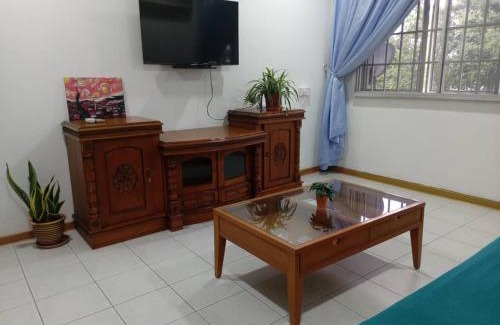 Kuching Apartment | Cozy Getaway: 2B Flat in Kuching - Pet & Child Friendly