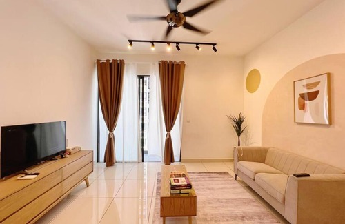 Sungai Buloh Apartment | Ideal Homely D'Sara: MRT Access & Pool Near Hospitals