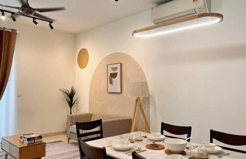 Sungai Buloh Apartment | Ideal Homely D'Sara: MRT Access & Pool Near Hospitals