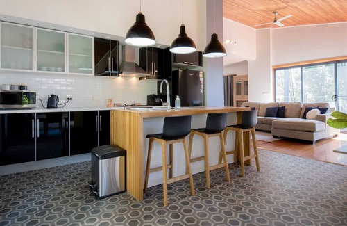 Riverside House | Homely delight with parking and wifi