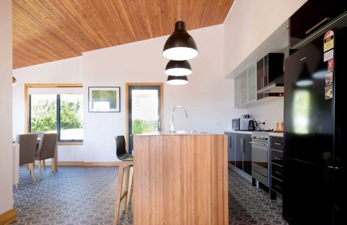 Riverside House | Homely delight with parking and wifi