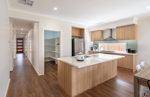 Clyde House | Cozy Entire House in Clyde - Perfect for Families & Pets