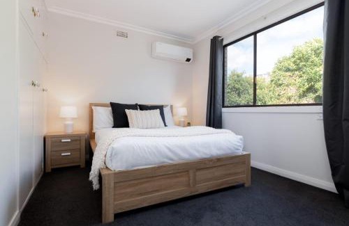 Riverside Apartment | Cozy Hideaway with Parking & WiFi for Family Getaways