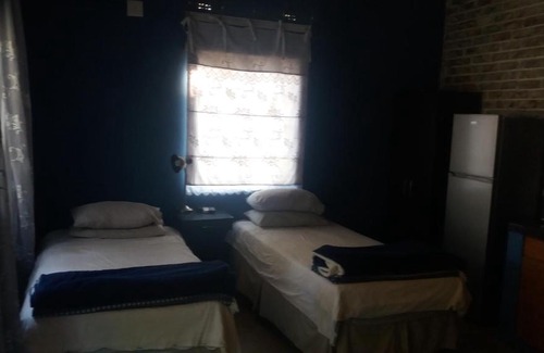 Lephalale House | Family-Friendly Abuelita Guesthouse - Cozy Room 5 Awaits