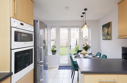 Solihull House | Cozy Retreat for Families and Contractors: Wifi & Netflix