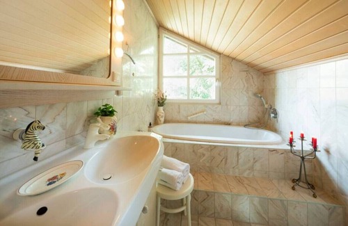 Ammerland Apartment | Cozy Retreat with Sauna, Gym & Family-Friendly Amenities