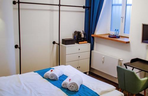 Obergiesing Apartment | Cozy HOMELY STAY Studio 2 with Pool & Breakfast Included