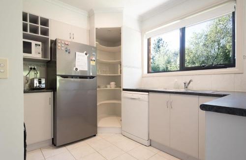 South Launceston Apartment | Cozy Unit Near the City with Parking and Free Wifi