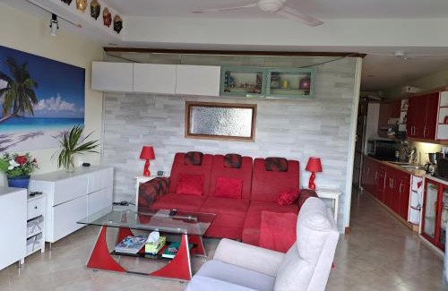 Kamala Apartment | Cozy Retreat at Kamala Beach with Oceanfront Amenities