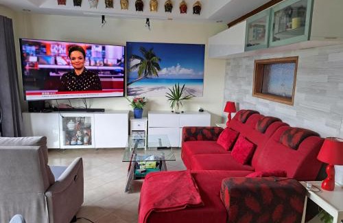 Kamala Apartment | Cozy Retreat at Kamala Beach with Oceanfront Amenities