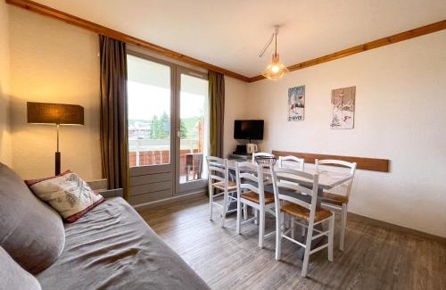 Bergers Apartment | Homency - Résidence aux Bergers B103 with Pool & Breakfast
