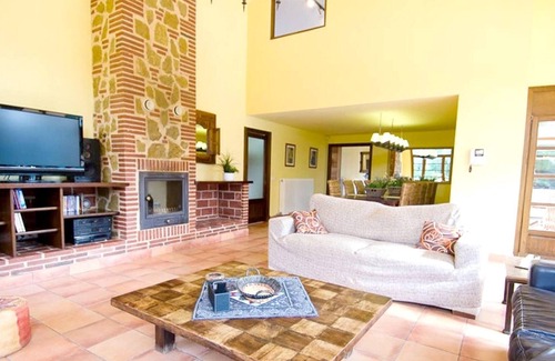 Sant Andreu de Llavaneres Villa | Homerez - Amazing villa 1 km away from the beach for 16 ppl. with swimming-pool