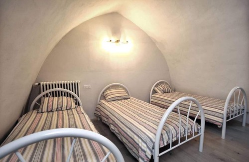 Saint-Georges-de-Levejac House | Spacious Home for 13 at Saint Georges de Levejac