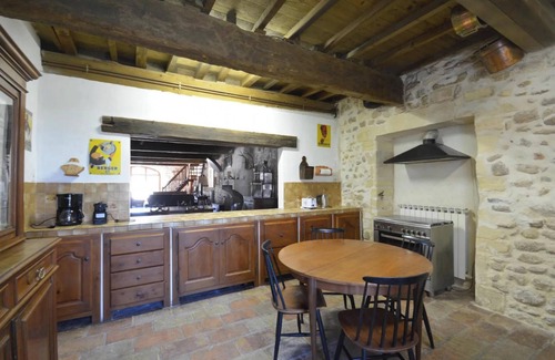 Arles House | Charming Retreat with Pool in Saintes-Maries-de-la-Mer