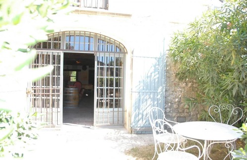 Arles House | Charming Retreat with Pool in Saintes-Maries-de-la-Mer