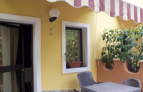San Giorgio-Librino-San Giuseppe la Rena-Zia Lisa-Villaggio Sant'Agata Apartment | Homerez - 50 m away from the beach! Appartement for 3 ppl. with shared pool