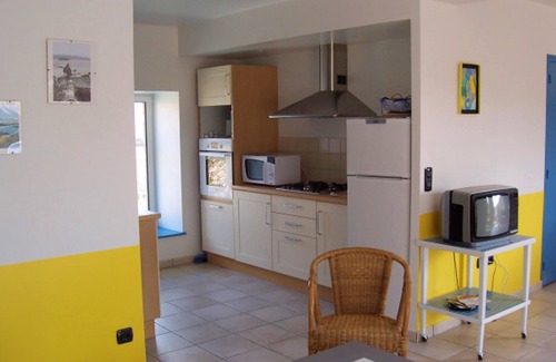 Dragey-Ronthon Apartment | Lovely Beachside Apartment for 7 in Dragey-Ronthon