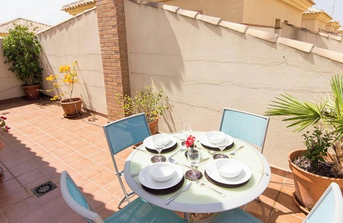 Los Alcazares Apartment | Cozy Oceanview Apartment Near the Beach with Shared Pool