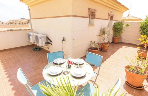 Los Alcazares Apartment | Cozy Oceanview Apartment Near the Beach with Shared Pool