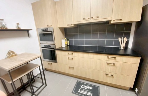 Anderlecht Apartment | Relaxing Apartment with Pool and Spa in Cureghem, Anderlecht