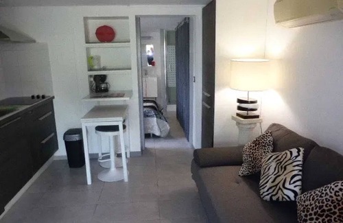 Latresne Apartment | Cozy Retreat with Jacuzzi and Terrace in Latresne