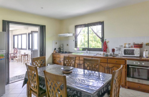 Petite-Ile Apartment | Oceanfront Apartment Near Beach for Family Getaways
