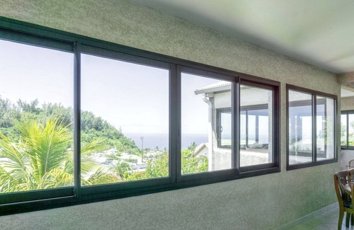 Petite-Ile Apartment | Oceanfront Apartment Near Beach for Family Getaways