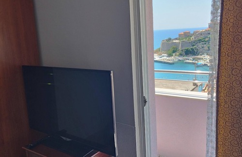 Rana Apartment | Modern Ulcinj Apartment with Ocean View & Pool Access
