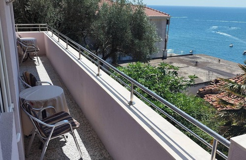 Rana Apartment | Modern Ulcinj Apartment with Ocean View & Pool Access