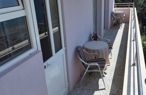Rana Apartment | Modern Ulcinj Apartment with Ocean View & Pool Access