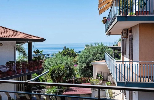 Aci Trezza Apartment | Homerez - Apartment in Aci Castello
