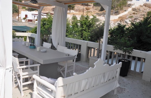 Psathi Apartment | Seaside Retreat: Ocean View Apartment Near Psathi Beach