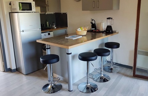 Fabron Apartment | Homerez - Appartement for 4 ppl. with shared pool, garden and balcony at Nice