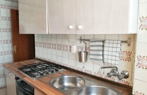 Plaza de Toros-Doctores-San Lazaro Apartment | Modern Granada Apartment with Balcony and Spa Amenities