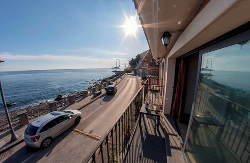 Capo Mulini Apartment | Homerez - Apt in Capo Mulini, sea view