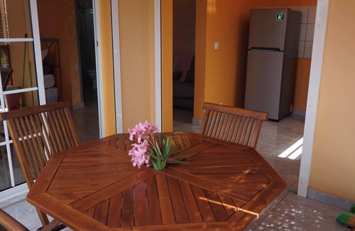 Cafeiere Apartment | Cozy Apartment Steps from the Beach with Pool Access