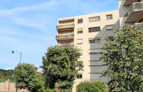 Melun Apartment | Charming Apartment in Melun with Balcony & Great Amenities