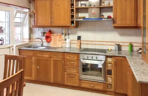 Peniche Apartment | Ideal Oceanfront Apartment for 8, Steps from Peniche Beach